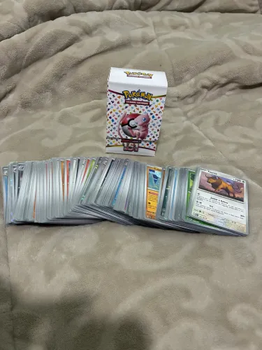 Bulo de cartas Pokémon 151 coleção Escarlate e violeta - 151
