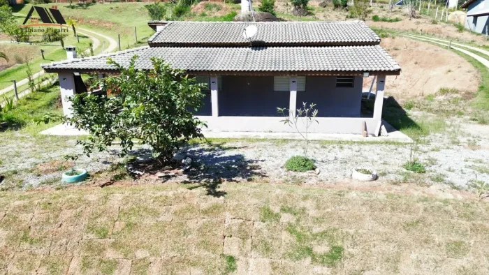 Chácara para Venda em Pedra Bela, 2 dormitórios, 1 suíte, 2 banheiros
