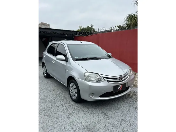 Toyota Etios XS 1.3 Flex 16V 5P Mec. 2013