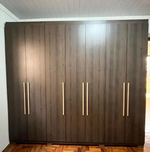 Guarda roupa grande sete portas