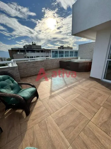Cobertura com 3 suítes, piscina com cascata e varanda para alugar no Recreio dos Bandeiran