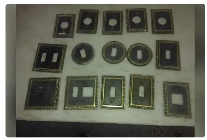 Conjunto de Espelhos de Tomadas em Bonze