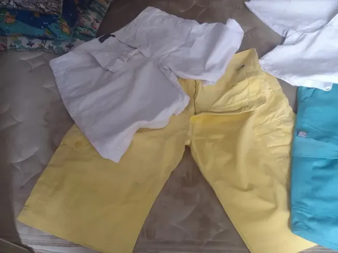 Bermudas em masculina em bom estado