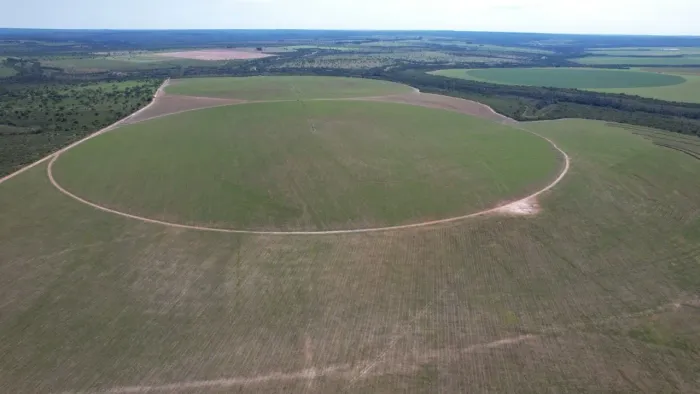 Fazenda com irrigação por pivô central