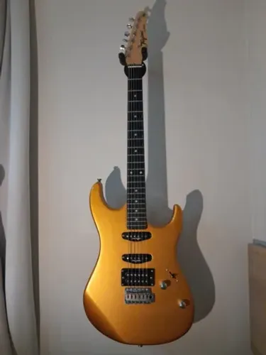 Guitarra Tagima TW510 com captadores mallagoli e ponte big block