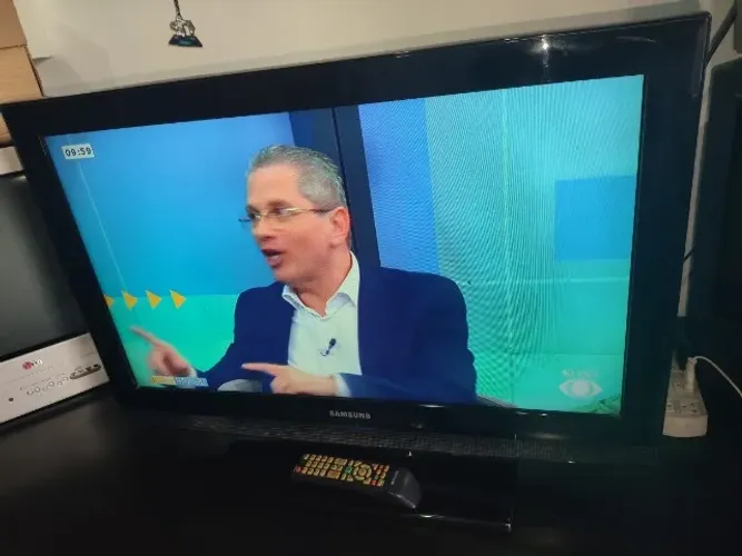 TV Samsung LCD 32 Polegadas LN32B350F1 com Controle Remoto, tela 100% sem defeitos