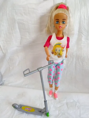 Boneca Susi na" Onda do Patinete" 2001