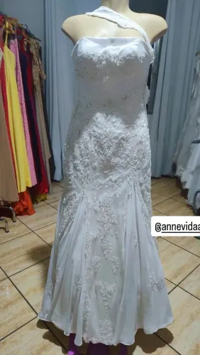 Vestido de Noiva Bordado com Detalhes