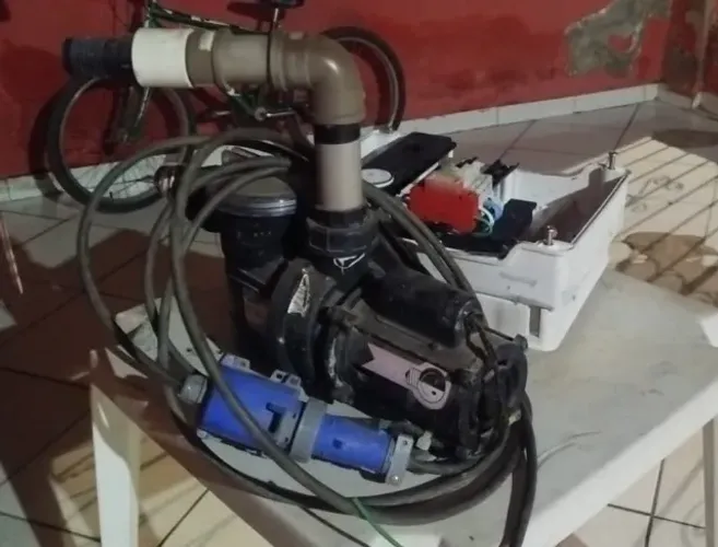 Moto Bomba Weg 1/2 CV Com Pré Filtro (110/220v - Mono) Semi Nova Mais Brinde