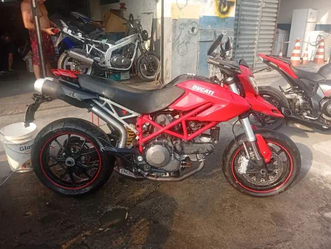 Ducati Hipermontad 796