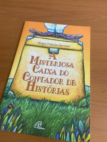Livro "A misteriosa caixa do contador de história"