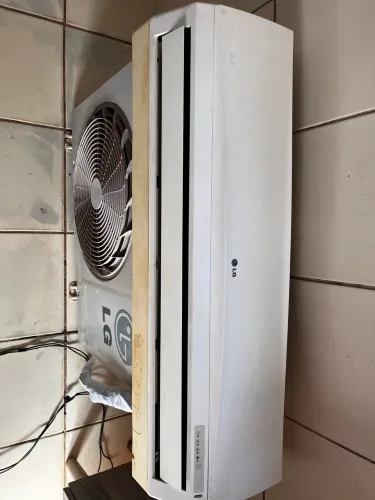 Vendo central de 12 mil btus, entrego instalada e dou garantia