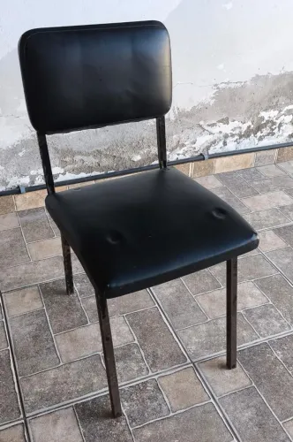 Cadeira de ferro antiga