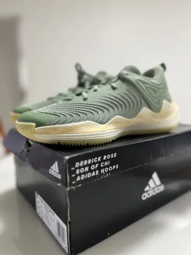Tênis Adidas Derrick Rose Son of Chi III (39)
