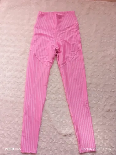 Calça legging rosa com listras