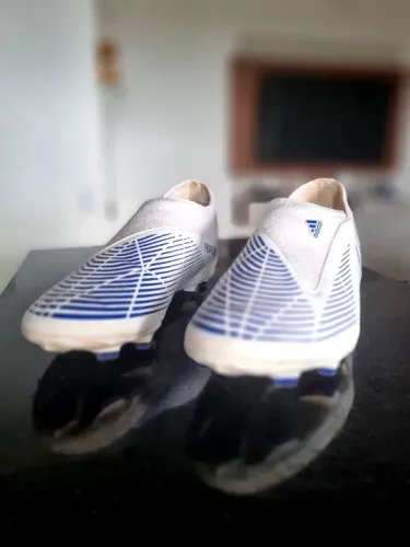 Chuteira e Caneleira Adidas Predator