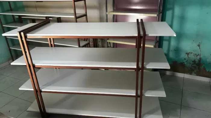 Estante em MDF e Metalon para Loja