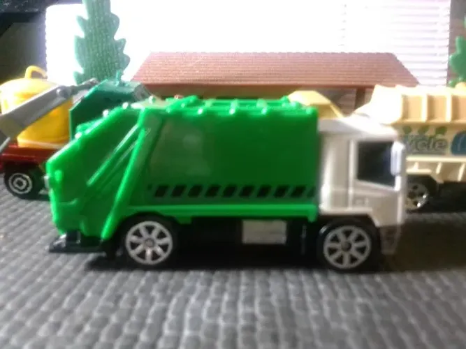 MINIATURA Caminhão de Coleta de Lixo - Carbage Truck - Escala 1/64 Maisto.