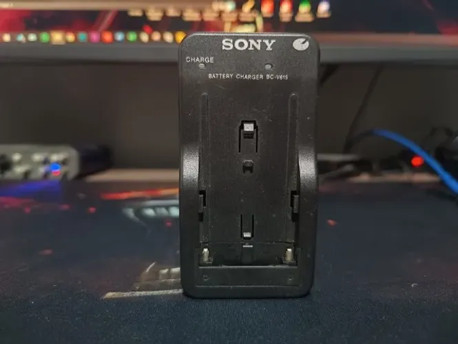 Carregador Sony [BC-V615]