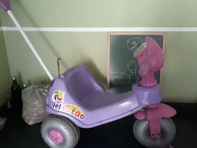 Triciclo Infantil calesita com empurrador Velocita