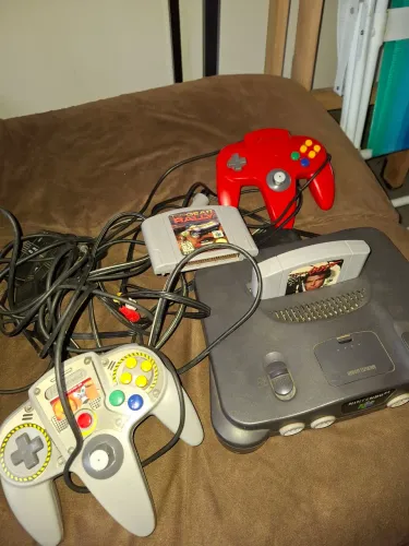 Nintendo 64 com 2 Controles e Jogos 007 goldeneye e Topgear rally