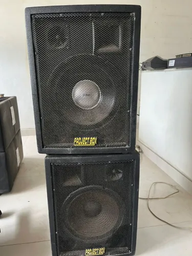 Duas caixas de som project box