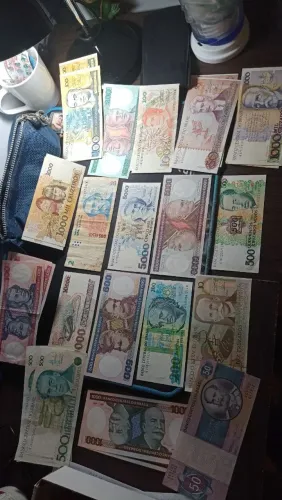 Coleção Rara de Cédulas Antigas - Cruzeiros, Cruzados e Pesos.