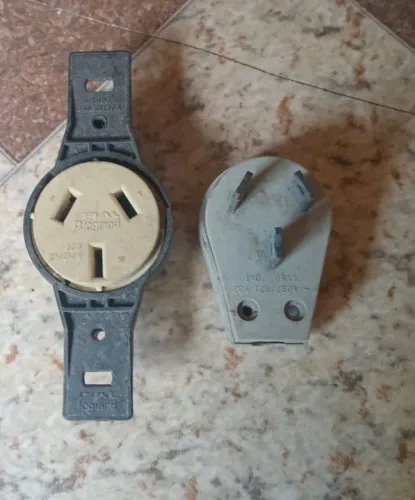 Tomadas elétricas 20A 3 pinos 