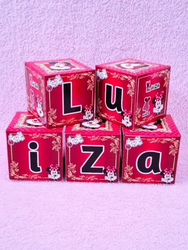 Caixas pra festa de aniversário com nome Minnie
