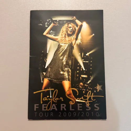 Fearless Tour Book - Taylor Swift