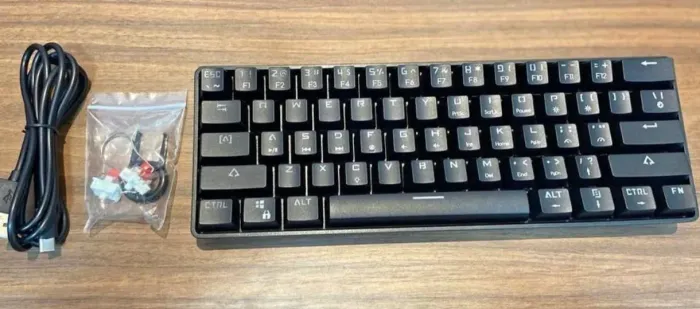 Teclado Gamer Mucai Mk61 60% Switch Red Hot Swappable Rgb Preto, Inglês Us