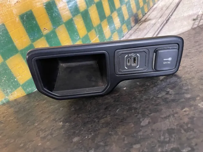 Acabamento Tomada USB tensão Jeep renegade 2023 * 534802870
