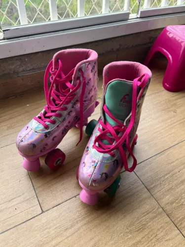Patins 35 a 38 ajustável rosa com led unicórnio