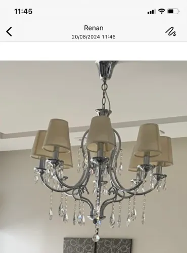 Lustre Clássico com Detalhes em Cristal