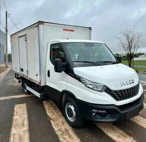 Iveco  35-150 baú seco ano 2020<br>