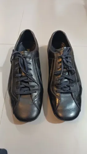 Tênis Original de couro preto PRADA, tamanho 40 no Brasil,