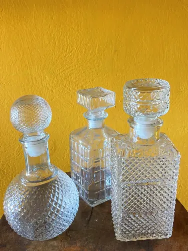 Lindas garrafas de licoreira 