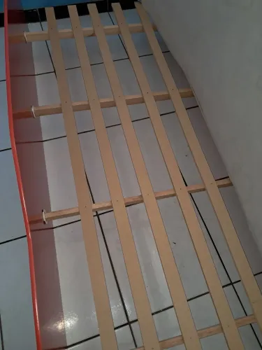 Cama de solteiro seminova