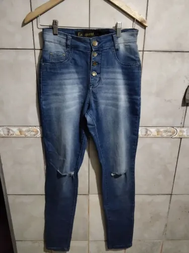 Calça Jeansn Marisa Skinny com Detalhes no Joelho