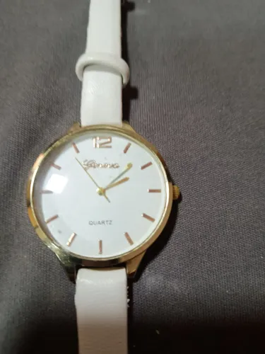 Relógio Feminino Geneva Dourado com Pulseira Branca