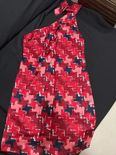 vestido cori ombro só com fitas,  tecido seda e viscose, vermelho e azul, tamanho 38