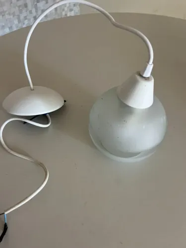 Luminária pendente transparente com branco