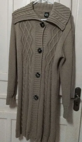 Casaco Tricot Longo Bege Em excelente estado :