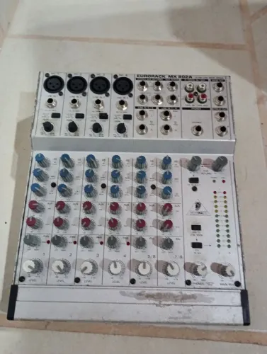 Mesa de som Behringer Eurorack MX802A em excelente estado