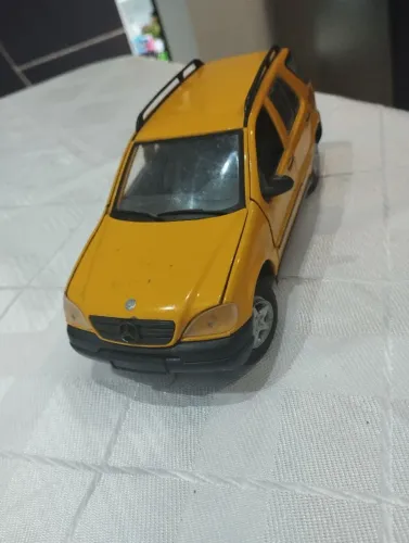 Carrinho Mercedes Bezs Maisto 1/24 Bahn Burner 