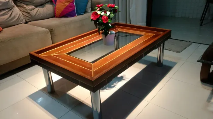 Mesa de Centro em Madeira com Vidro Temperado