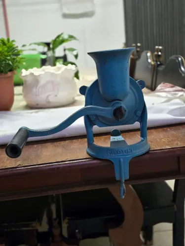 Moedor de café antigo