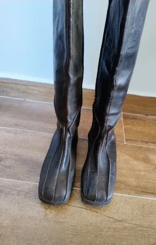 Bota de couro legítimo com solado novo 38