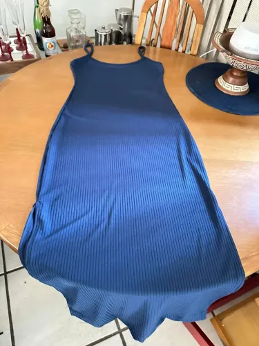 Vestido Azul Canelado com Fenda Lateral