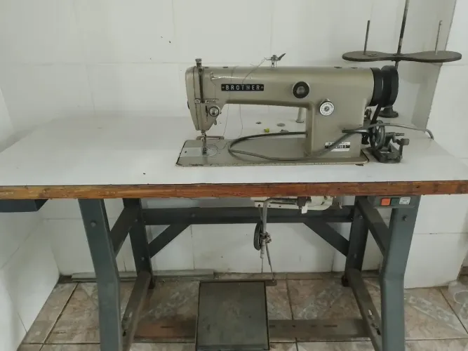 Máquina de Costura Industrial Brother